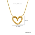 Nahaufnahme der goldenen Herzkette mit Maßen 15mm mal 17,6mm auf weißem Hintergrund - Herz / Gold