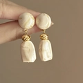 Retro geometric resin earrings with cream marble pattern and twisted gold metal accents - Cream Marble Round Style / Silver Needle - White Round