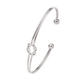 Brazalete plateado minimalista con nudo retorcido y diseño de puño abierto - Brazalete con Nudo de Doble Línea / Plateado