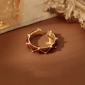 Anello vintage placcato oro 24K con smalto rosso scuro e linee a griglia dorate - Stile aperto regolabile (WR532) / Rosso/Oro