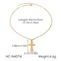 Dettaglio della collana con ciondolo a croce dorata 18k con misure e catena a corda - Stile Grande Croce Texturizzata (HC-N40714)