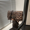 Modieuze schoudertas met luipaardprint, metalen sluiting en een mooie ketting - Luipaard Bruin