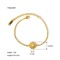 Detailansicht eines goldfarbenen Edelstahlarmbands mit Sonnenanhänger und rosa Stein - Rosa Kristall-Stil (YYB023090-P)
