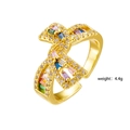 Anello incrociato dorato con zirconi multicolore e dettaglio del peso di 4,4 g - Stile Fiocco con Zirconia Colorata (255)