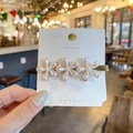 Three Pearl Flowers Style (33-Three Flowers) / White