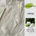 Chaussettes blanches en mélange de soie avec texture respirante sur lin doux - Taille unique / Blanc