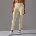Détail du legging de yoga taille haute sans couture en tissu jaune pâle gainant - XS / Beige