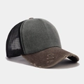 Dettaglio della visiera consumata e della rete traspirante sul cappellino bicolore trucker - Stile Invecchiato con Cuciture / Verde Militare e Marrone