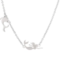 Collana in argento con ciondolo a coda di sirena e delfino su fondo bianco - Collana Delfino e Sirena Argento (Colore Acciaio 3742)