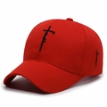 Cappellino da baseball in tela rossa con ricamo croce Faith nero in vista laterale - Rosso
