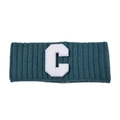 Détail du bandeau tricoté bleu sarcelle foncé avec un écusson lettre C blanc texturé - Vert Foncé-C Logo