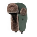 Détail du tissu imperméable vert et de la doublure en fausse fourrure épaisse du bonnet russe - Vert Militaire