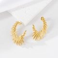 Élégantes boucles d'oreilles ailes dorées au design en éventail radial et fini poli - Doré