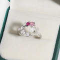 Detail of floral butterfly ring with white petals and pink zircons in a green gift box - Flower Butterfly Colorful Rhinestone (Platinum Color 4)