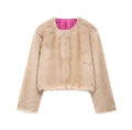 Detail of short faux fur jacket in beige with a vibrant pink lining and round collar - XS / Apricot