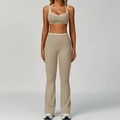 Completo yoga due pezzi con bordi a contrasto, top a bretelle e pantaloni svasati kaki - Taglia S / Top E Pantaloni / Lino (Bra + Pantaloni a Campana)