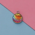 Detail van een 12mm oranje zeemeermin schub hanger met roestvrijstalen frame - Oranje Iriserend (4)