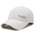 Gorra de béisbol blanca de secado rápido con agujeros láser y estampado RUIEE - Blanco