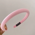 Detail of pink sponge headband featuring a black handmade label and soft fabric texture - Pink