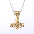 Dettaglio del ciondolo martello di Thor vichingo argento con nodi celtici dorati e catena - Stile Rilievo Bicolore Oro e Argento (Stile 4)