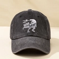 Detailaufnahme der Vintage-Baseballkappe mit MAMA SAURUS Dinosaurier-Stickerei auf Grau - Schwarz