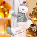 Kerst sneeuwpop gordijn gesp met groene geruite muts en feestelijke gebreide trui decor - Sneeuwpop