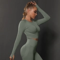 Ensemble de yoga vert sauge sans couture avec haut court à manches longues et legging taille haute - S / Hauts / Gris Moyen