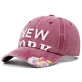 Berretto da baseball bordeaux in cotone con ricamo New York e visiera a fiori - Regolabile / Borgogna