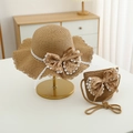 Dettaglio di cappello di paglia per bambine con borsa coordinata e fiocco floreale - Set - Cachi