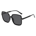 Klassische, ganz schwarze quadratische Oversize-Sonnenbrille mit silbernen Metalldetails - Schwarzer Rahmen Graue Gläser