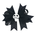 Detailweergave van Jack Skellington personage op een zwarte mesh haarstrik clip - Skeletstijl met zwarte gaasstrik