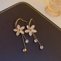 Goldene Blumen-Ohrhänger mit Opal-Blütenblättern und langen funkelnden Strassketten - Goldene Fünfblättrige Blume Doppelketten Quaste Ohrstecker (27#)