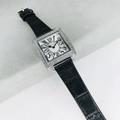 Reloj cuadrado plateado con bisel de cristal y correa de cuero negro de lujo - Caja Blanca Cuero Negro