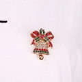 Weihnachtsglocken-Brosche mit goldenem Finish, roter Schleife und bunten Kristallen - Glockenbogen Stil B-190701-25