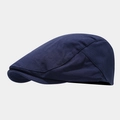 Detalle de gorra plana azul marino mostrando el tejido transpirable y costuras precisas - Azul marino