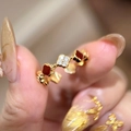 Vergoldeter offener Ring im Vintage-Stil mit roten Kleeblättern und Zirkoniasteinen - Gold-Rote Blume