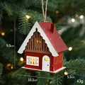 Maison de Noël en bois à LED rouge et blanche suspendue sur un sapin festif - Style E / Maison Patchwork Rouge Blanc / 10,2x5,5x9,5 cm