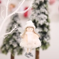 Angelo di Natale in peluche rosa con ali d'argento e cappello a maglia appeso all'albero - Stile Angelo con Oggetto / Bianco