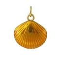Dettaglio macro di un ciondolo a conchiglia arancione placcato oro 18k e smalto - 04-Conchiglia Arancione