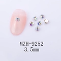 Vista macro di strass aurora da 3,5 mm e decorazioni 3D per la nail art moderna - Stile Fiore a 3 Petali Arcobaleno Aurora(9252) / 3.5mm