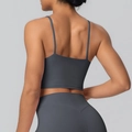 Ensemble de yoga gris foncé avec brassière à fines brides et legging taille haute - S / Hauts / Marron châtaigne