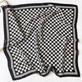 Elegante foulard di seta a scacchi bianchi e neri con finitura satinata liscia - 70*70cm / Nero