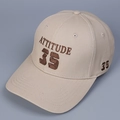 Berretto da baseball classico in cotone beige con ricamo Attitude 35 e design strutturato - M (56-58cm) / Cachi