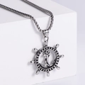 Collana vintage nautica con ciondolo a timone e ancora in finitura argento antico - Colore Argento [Con Catena]