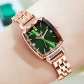 Montre carrée élégante or rose pour femme avec cadran vert et détails en diamants - Boîtier Or Rose Cadran Vert