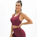 Vue latérale de l'ensemble de yoga bordeaux sans couture avec brassière et mesh aéré - S / Hauts / Bordeaux