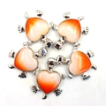 Vijf schildpadhangers met oranje kristallen hart en een zilverkleurige metalen zetting - 5-delige set / Wit Rood