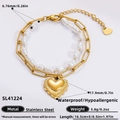 Bracelet double couche en acier inoxydable avec perles blanches et pendentif cœur doré - Cœur Texturé à Couches Trombones (SL41224)