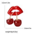 Spilla alla moda in smalto con labbra e ciliegie per donna con dettagli di dimensioni 3,2 cm - Rosso