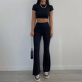 Damen 2-Teiler Rippstrick-Set in Schwarz mit kurzem Oberteil und hoher Schlaghose - S / Schwarz